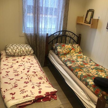 Den Gule Huset Apartment Lyngdal Bagian luar foto
