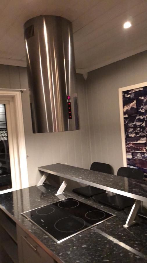 Den Gule Huset Apartment Lyngdal Bagian luar foto