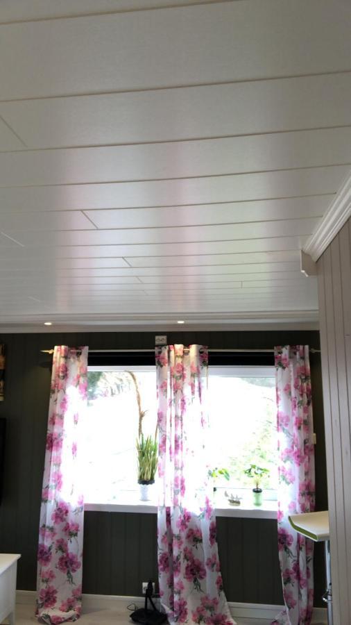 Den Gule Huset Apartment Lyngdal Bagian luar foto