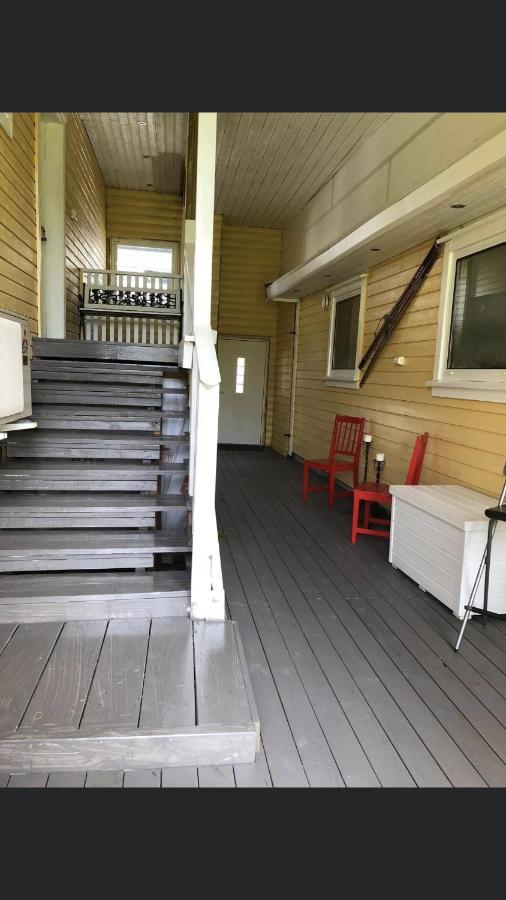 Den Gule Huset Apartment Lyngdal Bagian luar foto