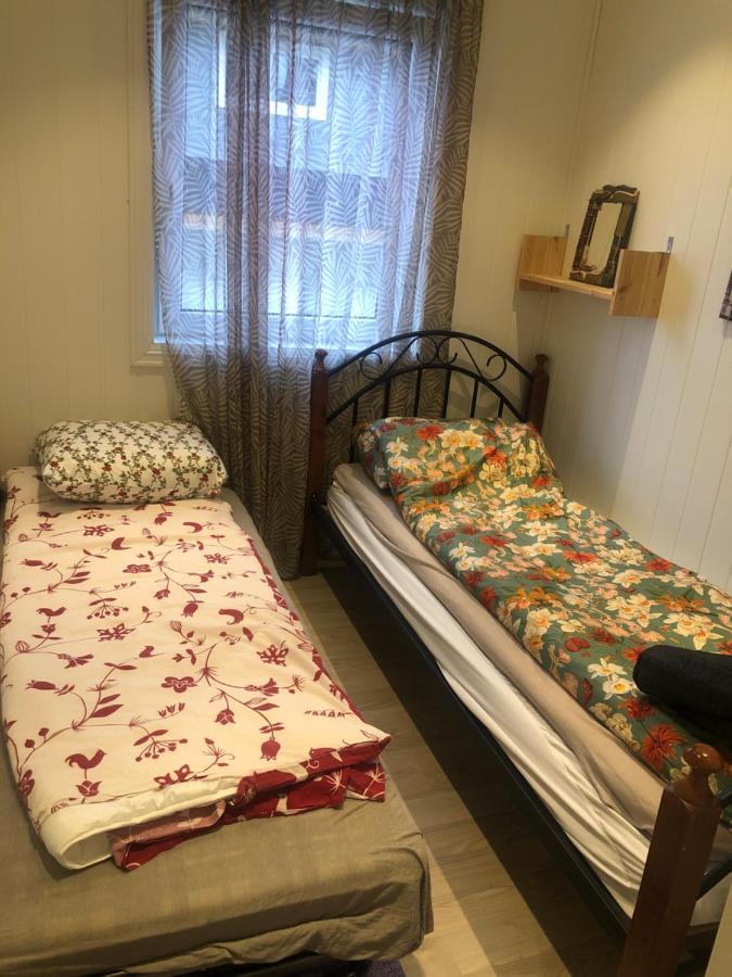 Den Gule Huset Apartment Lyngdal Bagian luar foto