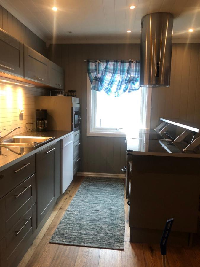 Den Gule Huset Apartment Lyngdal Bagian luar foto