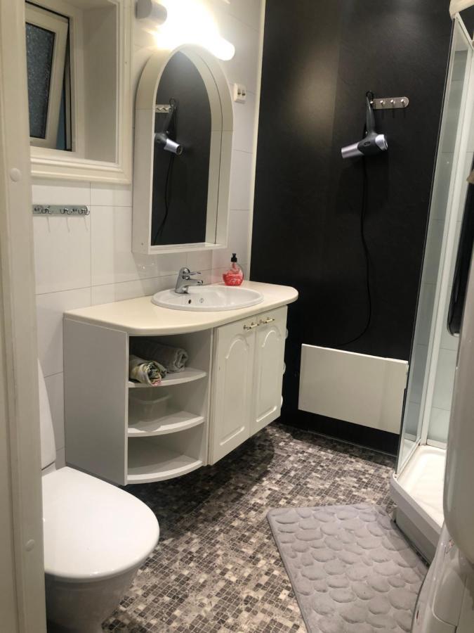 Den Gule Huset Apartment Lyngdal Bagian luar foto