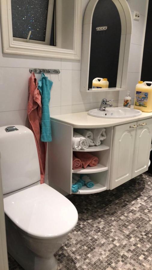 Den Gule Huset Apartment Lyngdal Bagian luar foto